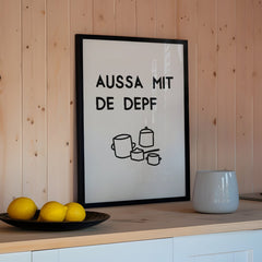 Aussa mit de Depf in weiß • lustiges bayerisches Poster für die Küche • für Bayern als Geschenkidee - vonSUSI