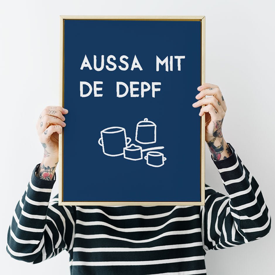 Bayerisches Poster "Aussa mit de Depf" • lustiges bayerisches Spruch Poster • witziges bayrisches Plakat • bayrischer Spruch • für Bayern als Geschenkidee - vonSUSI