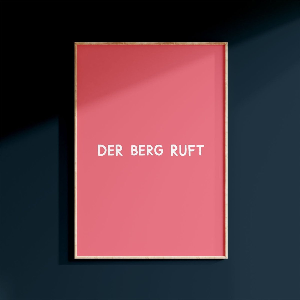 Bayerisches Poster • Der Berg ruft Poster • Fine Art Poster als bayrisches Geschenk - vonSUSI Poster