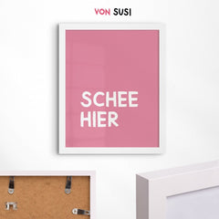 Schee hier • modernes bayerisches Poster mit lustigem Spruch - vonSUSI