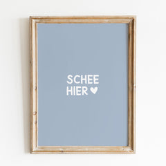 Schee hier Poster • bayerisches Fine Art Print Poster • bayerische Geschenkidee in hellblau - vonSUSI